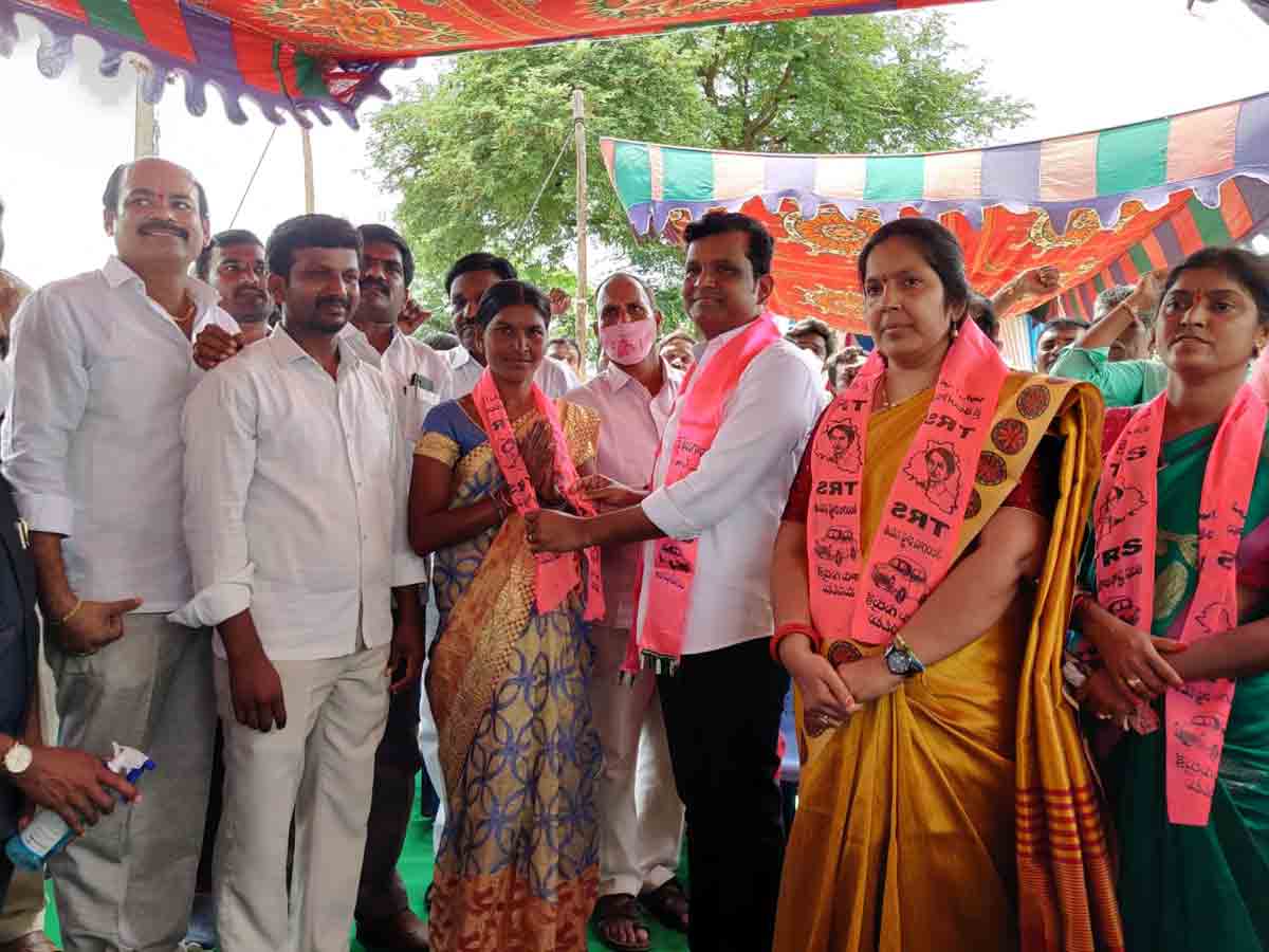 బీజేపీ నుంచి టీఆర్ఎస్‌లోకి భారీగా చేరికలు