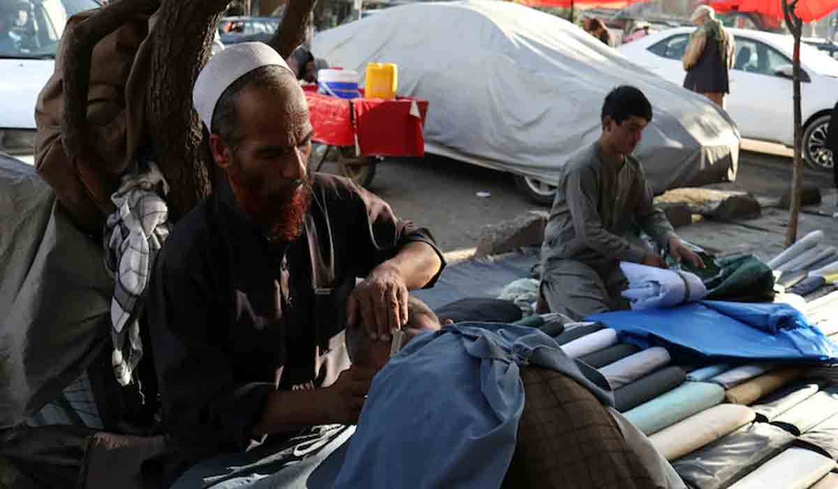 అమెరికా స్టైల్స్ చాలు.. గ‌డ్డం ట్రిమ్ చేశారో.. బార్బ‌ర్ల‌కు తాలిబ‌న్ల హెచ్చ‌రిక‌