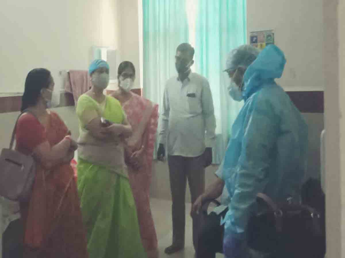 Khammam | చికిత్స పొందుతున్న శిశువు ఆరోగ్యంపై జిల్లా చైల్డ్‌వెల్పేర్ కమిటీ చైర్ పర్సన్ ఆరా…