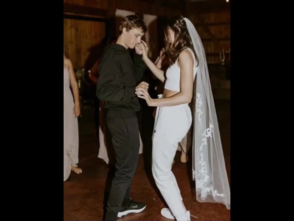 స్టైల్ వ‌ర్సెస్ కంఫ‌ర్ట్‌ : రిసెప్ష‌న్‌లో ట్రాక్‌సూట్స్ ధ‌రించిన కొత్త‌ జంట!