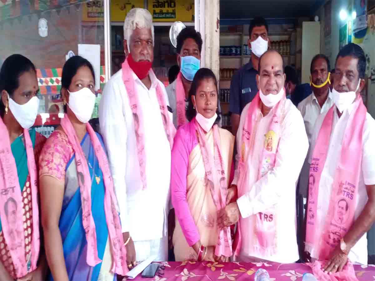 Joinings in TRS |ఎమ్మెల్యే మెచ్చా సమక్షంలో టీఆర్ఎస్లో పలువురు చేరిక…