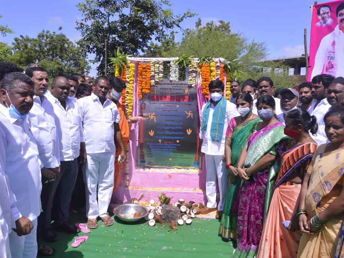 ప్రజాసమస్యల పరిష్కార దేవాలయాలు క్యాంప్ ఆఫీసులు : మంత్రి వేముల