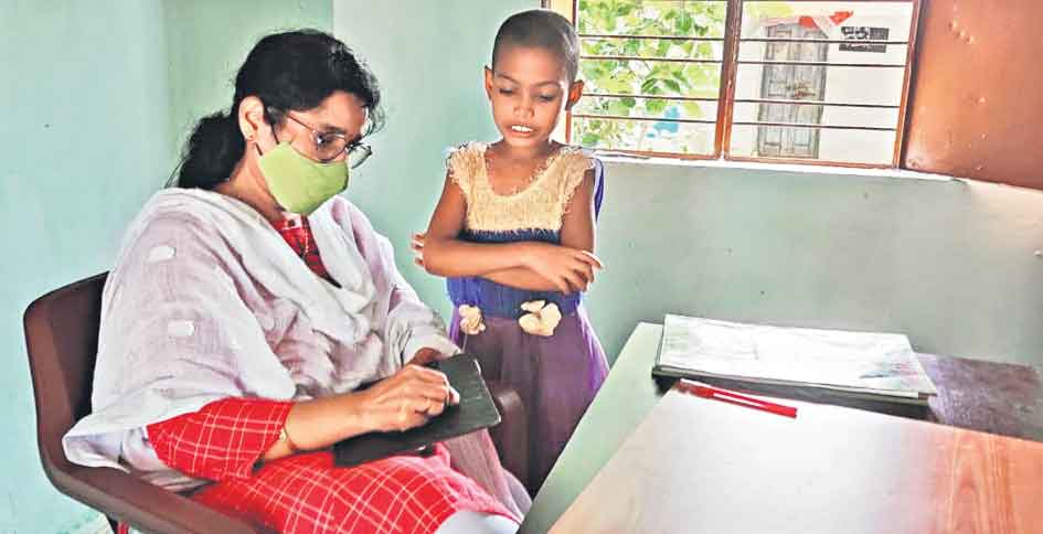 బడిని బతికించారు..!