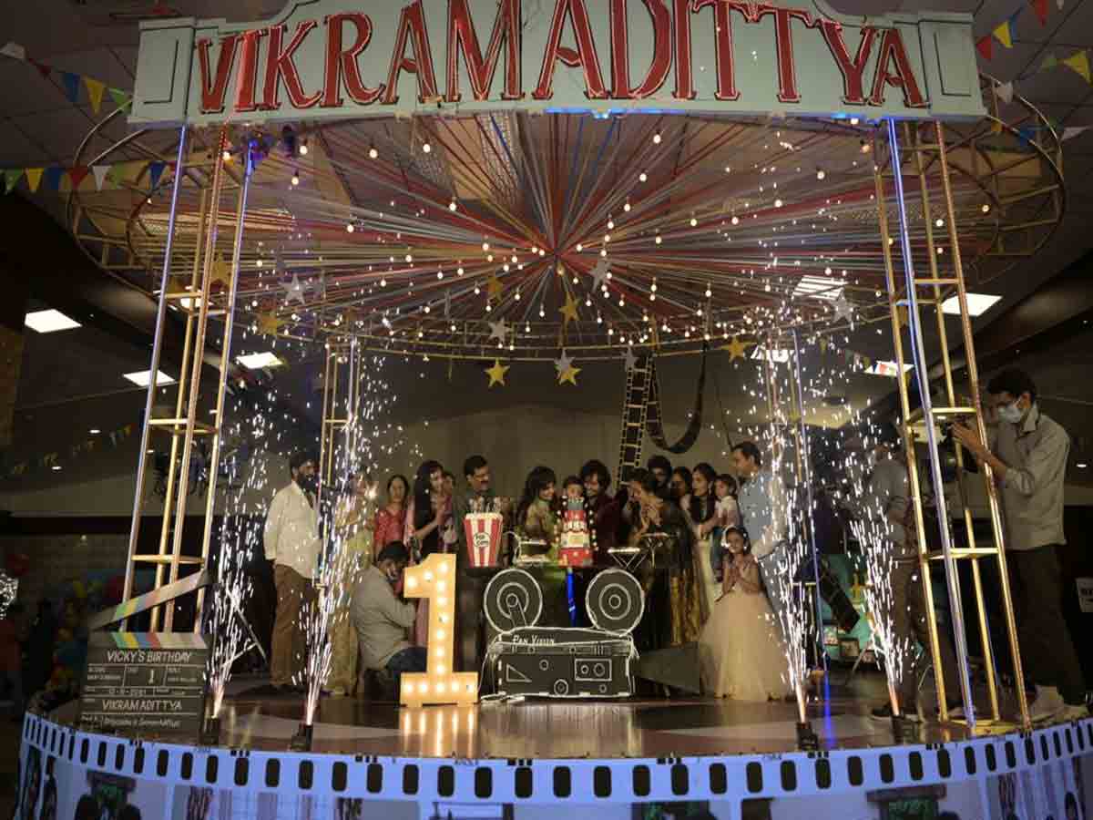 Vikram: అట్ట‌హాసంగా ద‌ర్శ‌కుడు కుమారుడి బ‌ర్త్ డే వేడుక‌.. హాజ‌రైన ప్ర‌ముఖులు