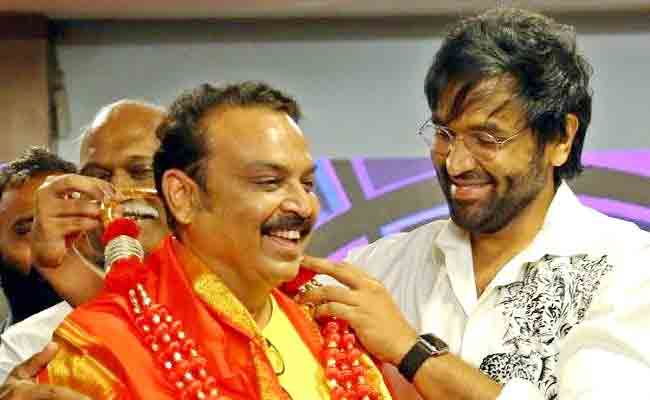 Manchu Vishnu: సినీ క‌ళాకారుల‌ని స‌న్మానించిన మంచు విష్ణు.. ఫొటోలు వైర‌ల్‌