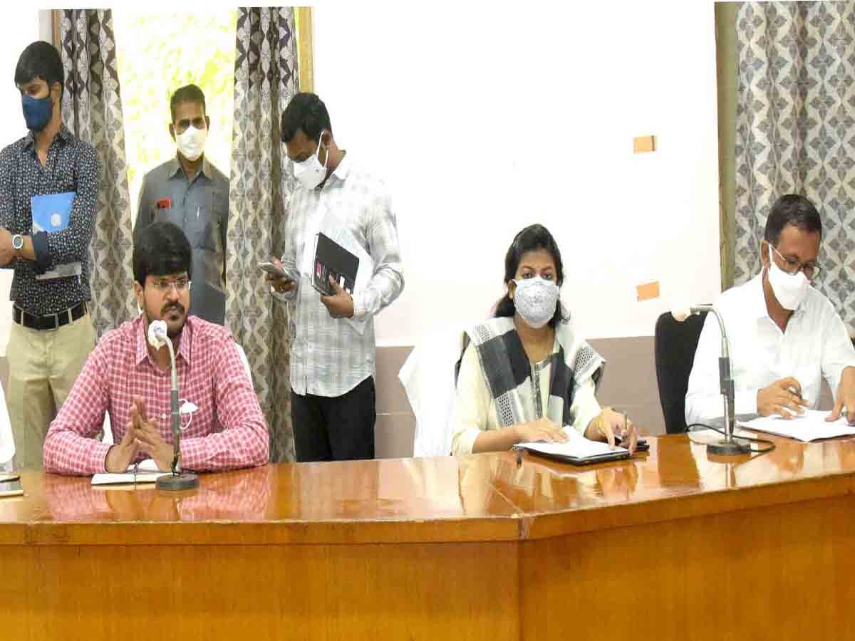 Be alert |  సీజనల్ వ్యాధుల నియంత్రణకు అప్రమతంగా ఉండాలి : జిల్లా కలెక్టర్ వి.పి గౌతమ్