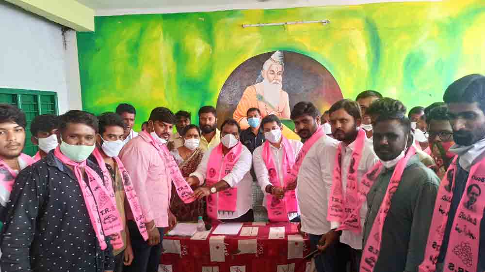 టీఆర్‌ఎస్‌లో కాంగ్రెస్‌ కార్యకర్తల చేరిక