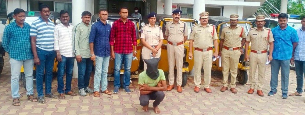 ఆటోలు, బైక్‌ దొంగ అరెస్టు