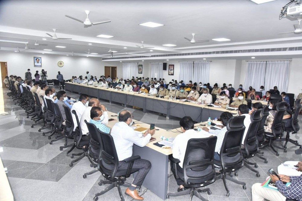 ప్రశాంత వాతావరణంలో గణేశ్‌ ఉత్సవాలు జరుపుకోవాలి