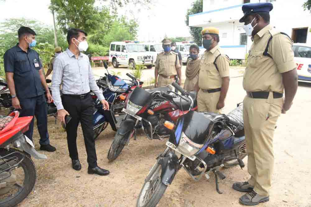 ఫిర్యాదులపై తక్షణమే స్పందించాలి