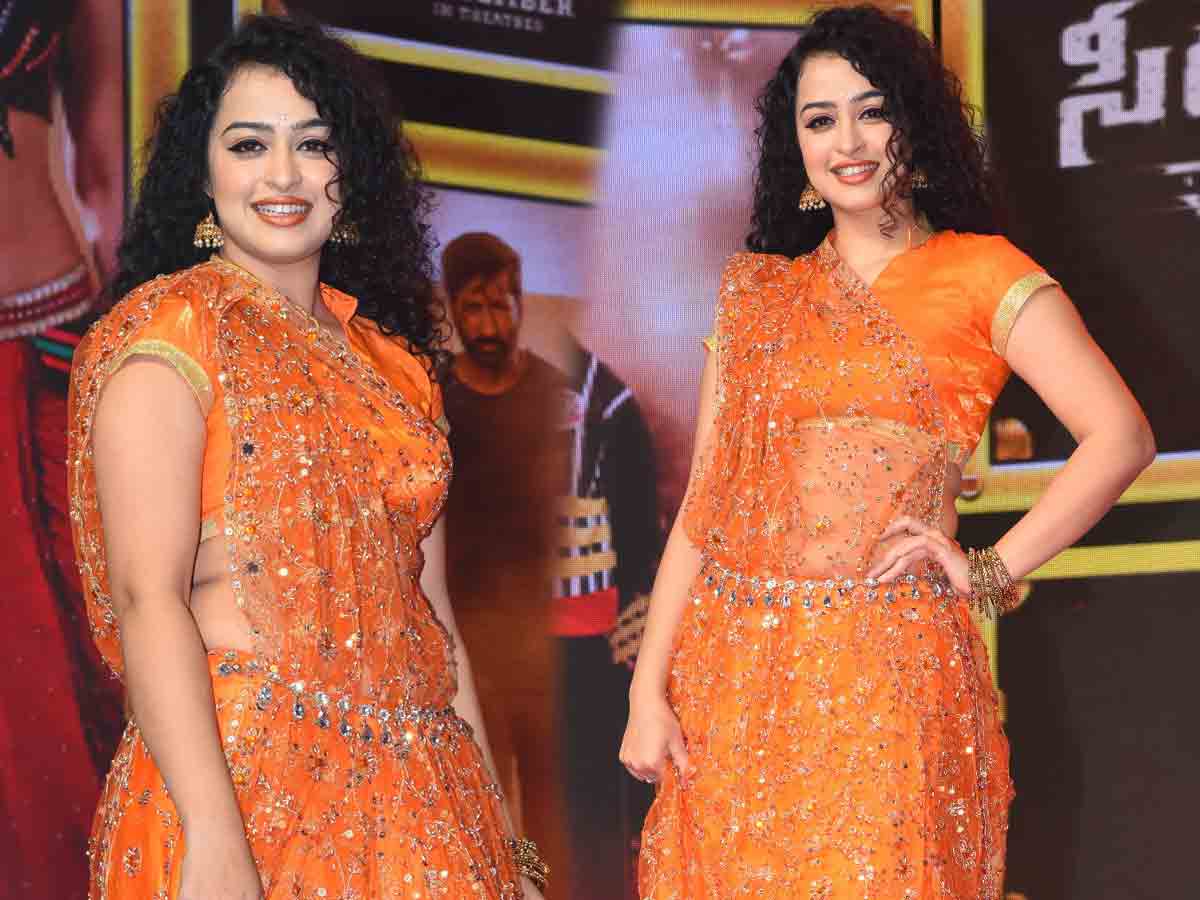 Apsara Rani: ఐటెం బాంబు అప్సర రాణి అందాలు