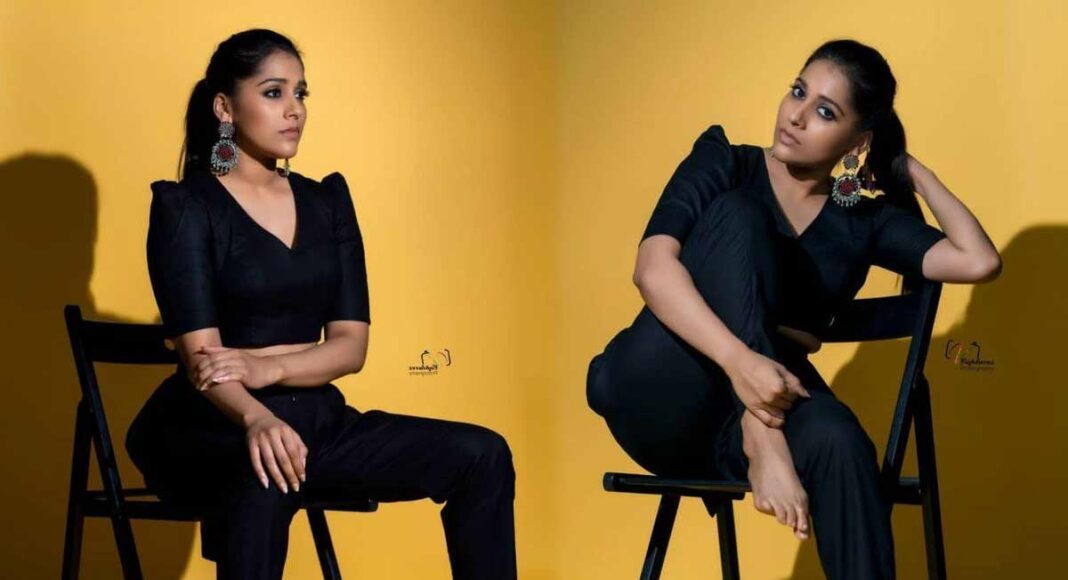 బ్లాక్ దుస్తుల్లో హీటెక్కిస్తున్న యాంకర్ రష్మీ గౌతమ్