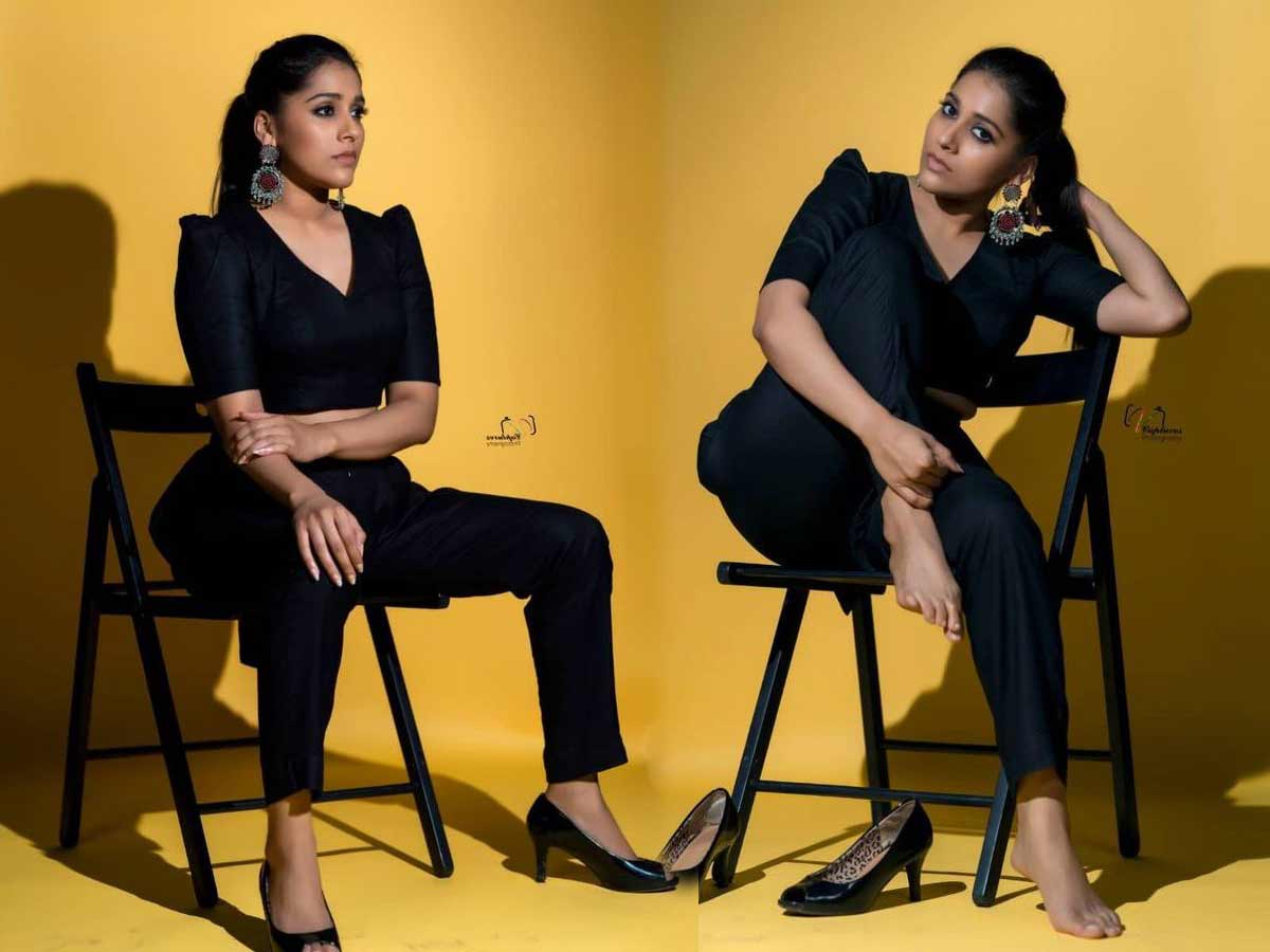Rashmi Gautam: బ్లాక్ దుస్తుల్లో హీటెక్కిస్తున్న యాంకర్ రష్మీ గౌతమ్