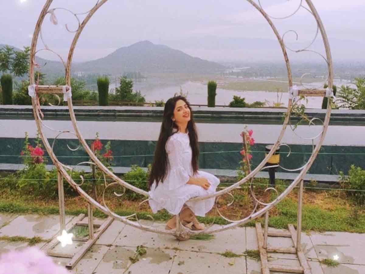 Poonam Kaur | పవన్ కల్యాణ్, పోసాని వార్‌లోకి పూనమ్ కౌర్‌ను లాగిన నెటిజన్లు.. అసలు ఎవరీ అమ్మాయి..