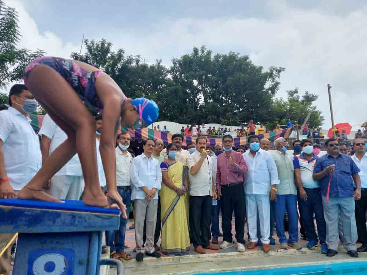 స్విమ్మింగ్ పోటీలసు ప్రారంభించిన దాస్యం వినయ్ భాస్కర్