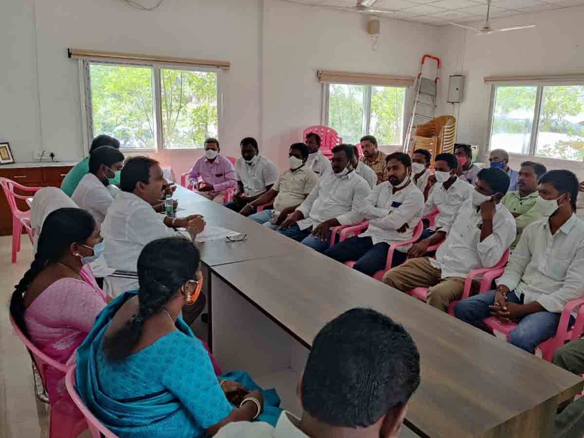 11వ తేదీలోగా గ్రామ కమిటీల ఏర్పాటు పూర్తి చేయాలి : ఎమ్మెల్యే ఆరూరి