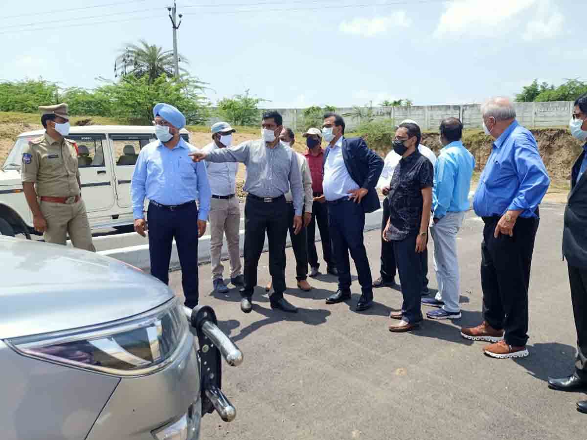 టెక్స్ టైల్ పార్క్‌ను సందర్శించిన కిటెక్స్ గార్మెంట్ కంపెనీ చైర్మన్