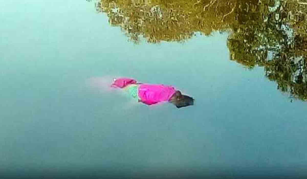 చెరువులో తల్లీ కూతుళ్ల మృతదేహాలు.. హత్యా? ఆత్మహత్యా?