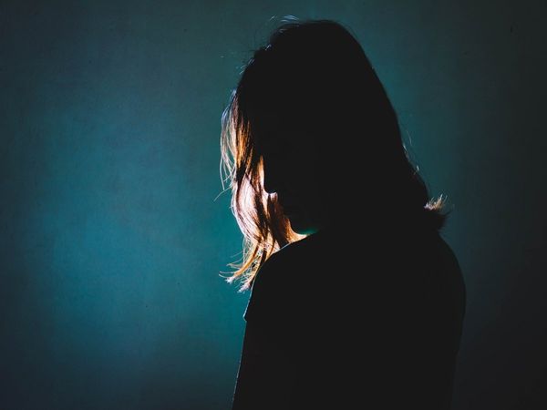 మ‌హిళ దుస్తులు మార్చుకుంటుండ‌గా వీడియో తీసి ఆపై లైంగిక దాడి!