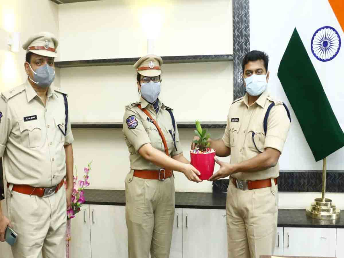 Khammam | పోలీస్ కమిషనర్‌ను కలిసిన వైరా ఏసీపీ స్నేహామెహ్రా…