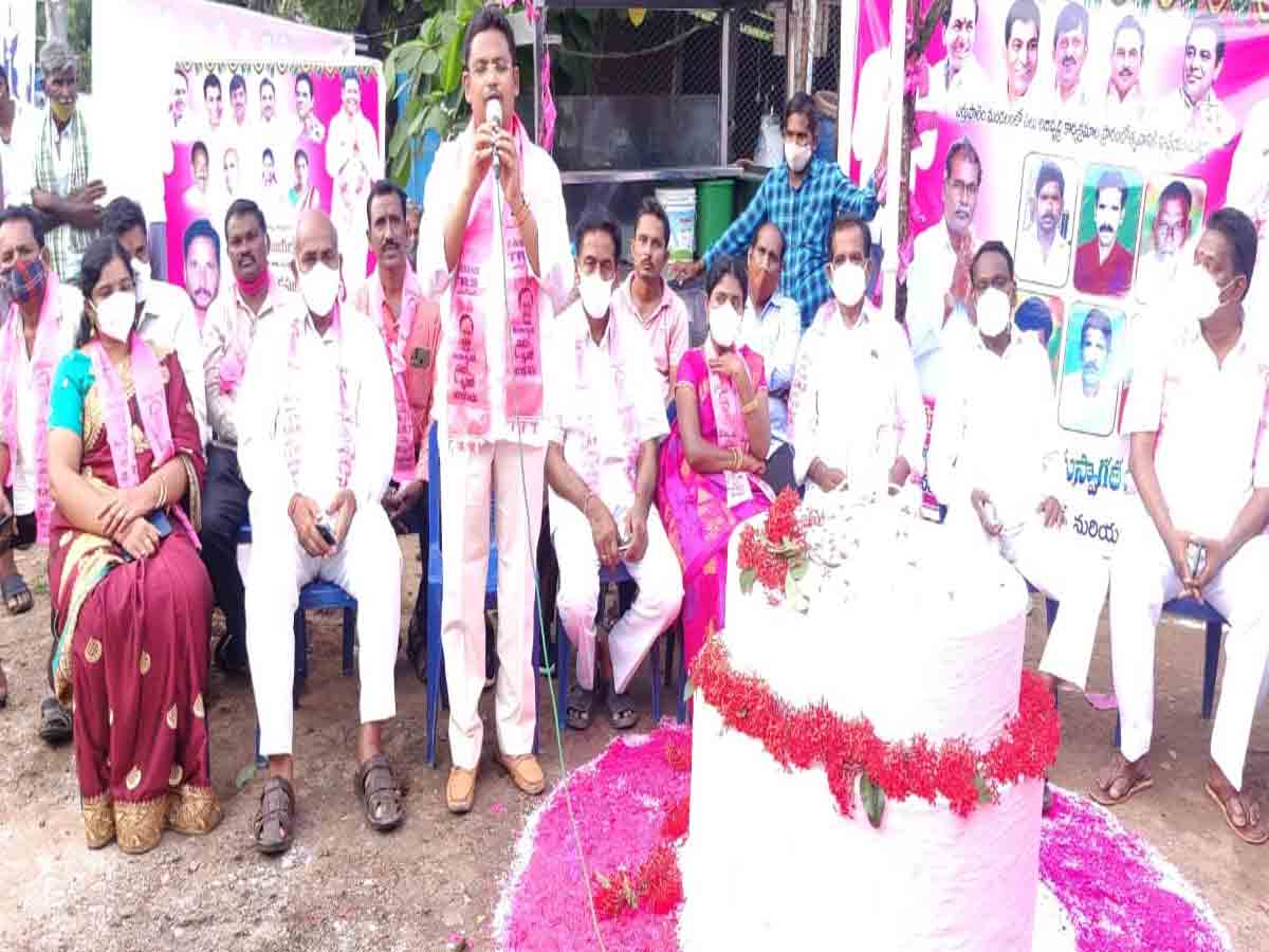 TRS Flag festival ఎర్రుపాలెంలో ఘనంగా టీఆర్ఎస్ జెండా పండుగ…