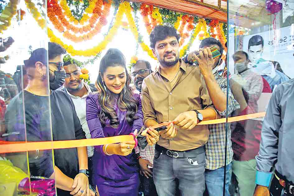 సెలెక్ట్‌ మొబైల్స్‌ 5 కొత్త స్టోర్లు