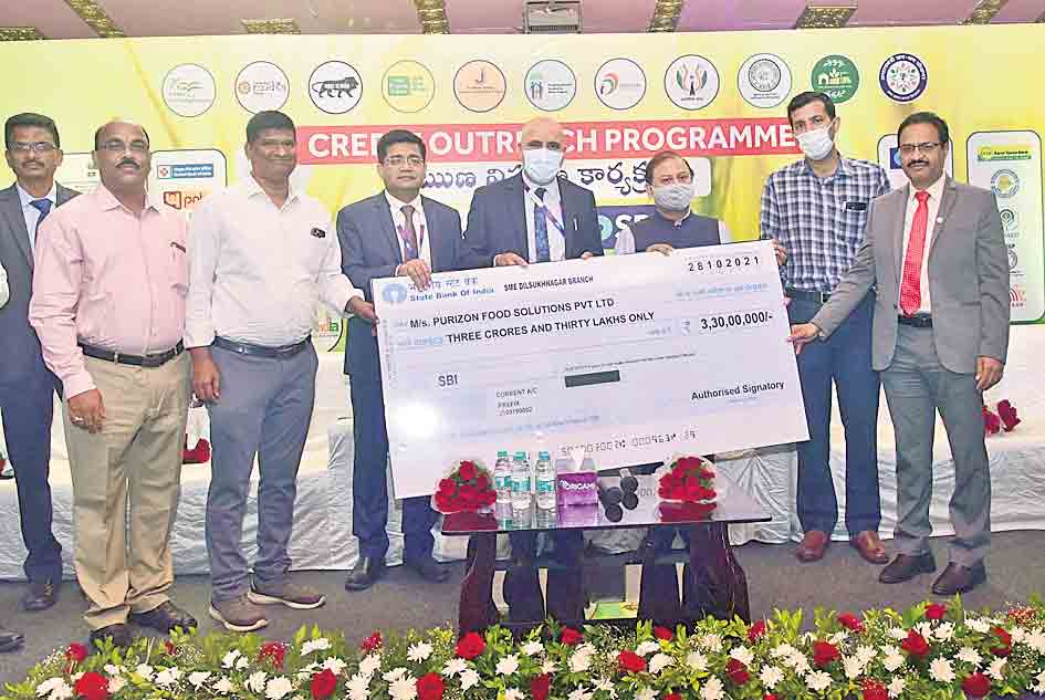 రుణాలు సద్వినియోగం చేసుకోవాలి