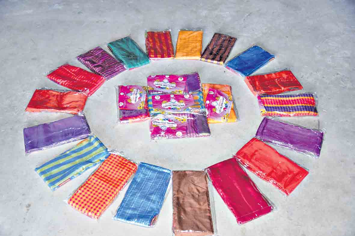 ఆడబిడ్డలకు బతుకమ్మ సారె