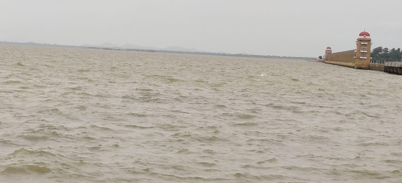 తుంగభద్ర డ్యాంకు స్వల్పంగా వరద