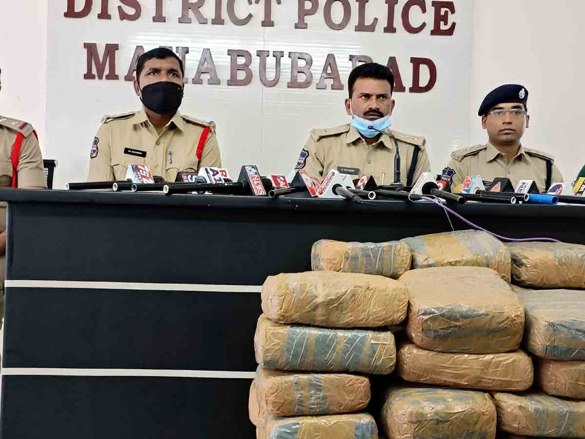 Crime : నలుగురు గంజాయి నిందితులు అరెస్ట్‌