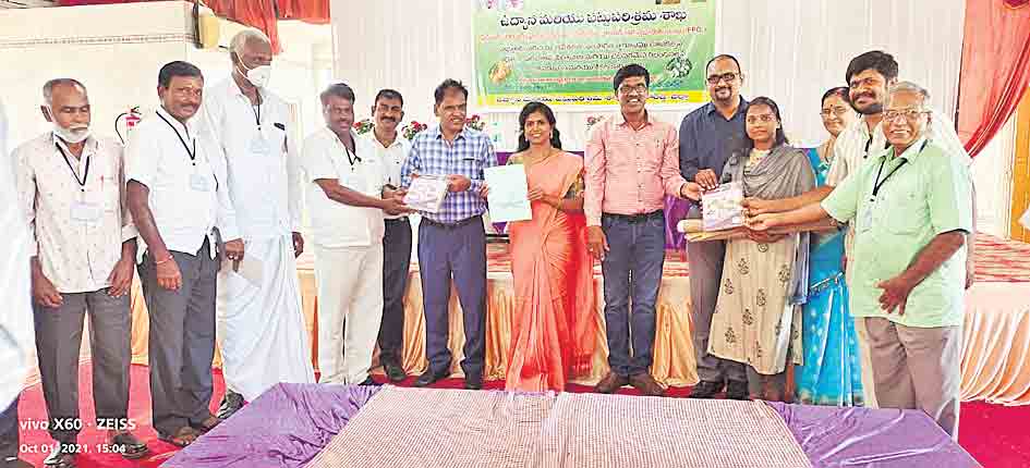 ఆదాయం పెంచడానికి ఉత్పత్తిదారుల సంఘాలు దోహదం