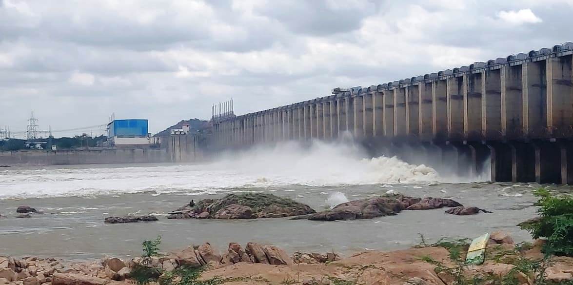 Jurala: 5 గేట్లెత్తి నీటి విడుదల
