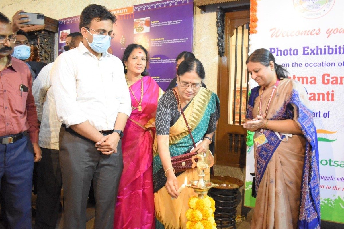 Gandhi jayanti | గాంధీజీ ఆశయాలు, సిద్ధాంతాలను ఆచరించాలి : ఎమ్మెల్సీ వాణీదేవి