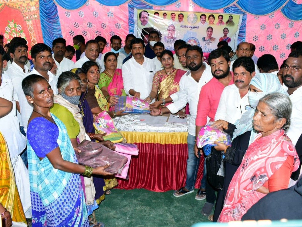 Kodangal : బతుకమ్మ కానుకతో మహిళలకు గౌరవం..