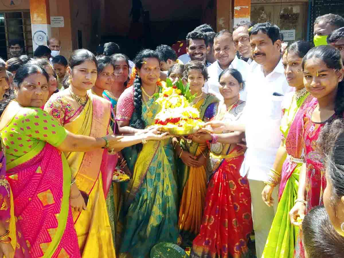 Bomraspet : ప్రెస్‌క్లబ్‌ ఆధ్వర్యంలో బతుకమ్మ పాట చిత్రీకరణ