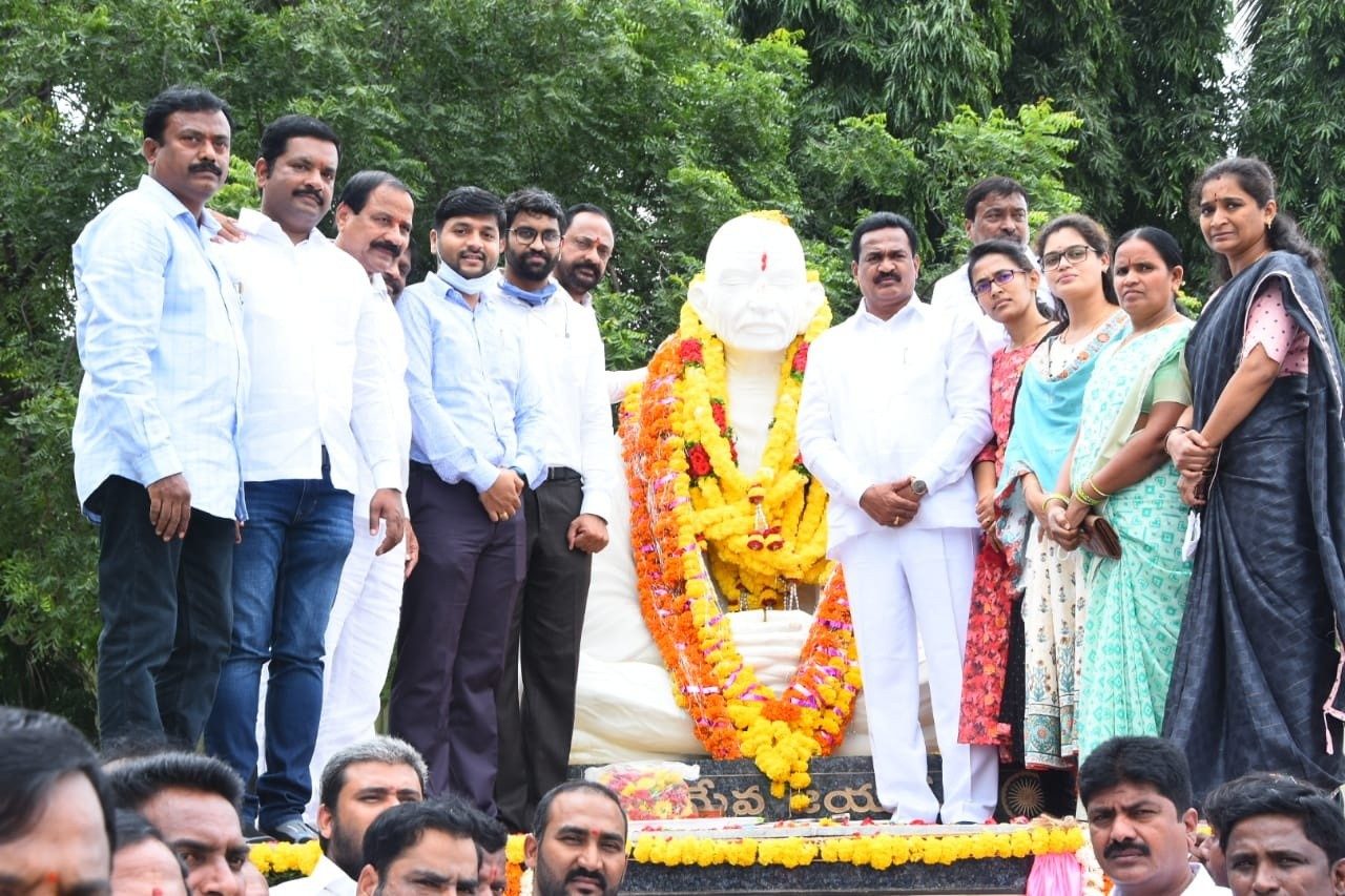 రూ.500 కోట్లతో సమీకృత మార్కెట్ల నిర్మాణం..