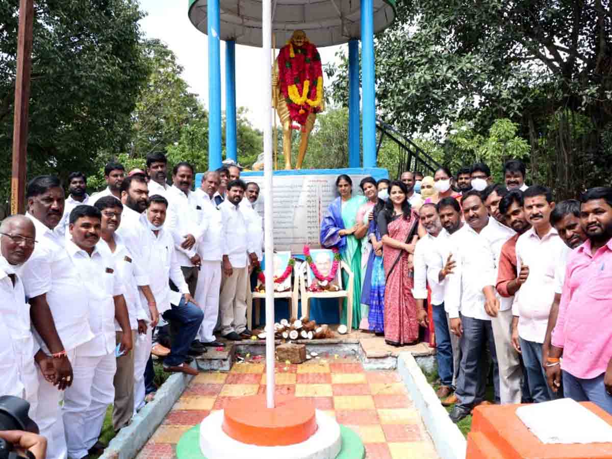 Vikarabad : మహాత్ముడు చూపిన బాటలో తెలంగాణ సర్కార్‌.. మంత్రి సబితాఇంద్రారెడ్డి