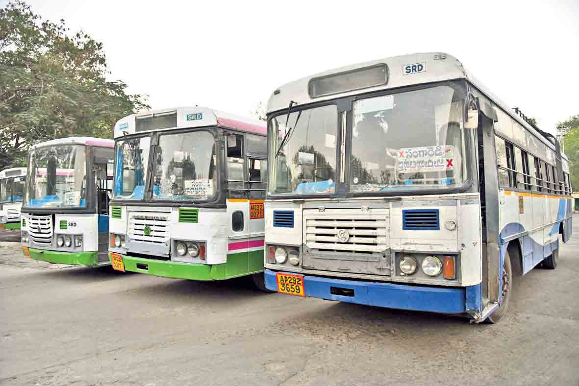 ఊరెళ్ల్లేందుకు బస్సులు రెడీ..