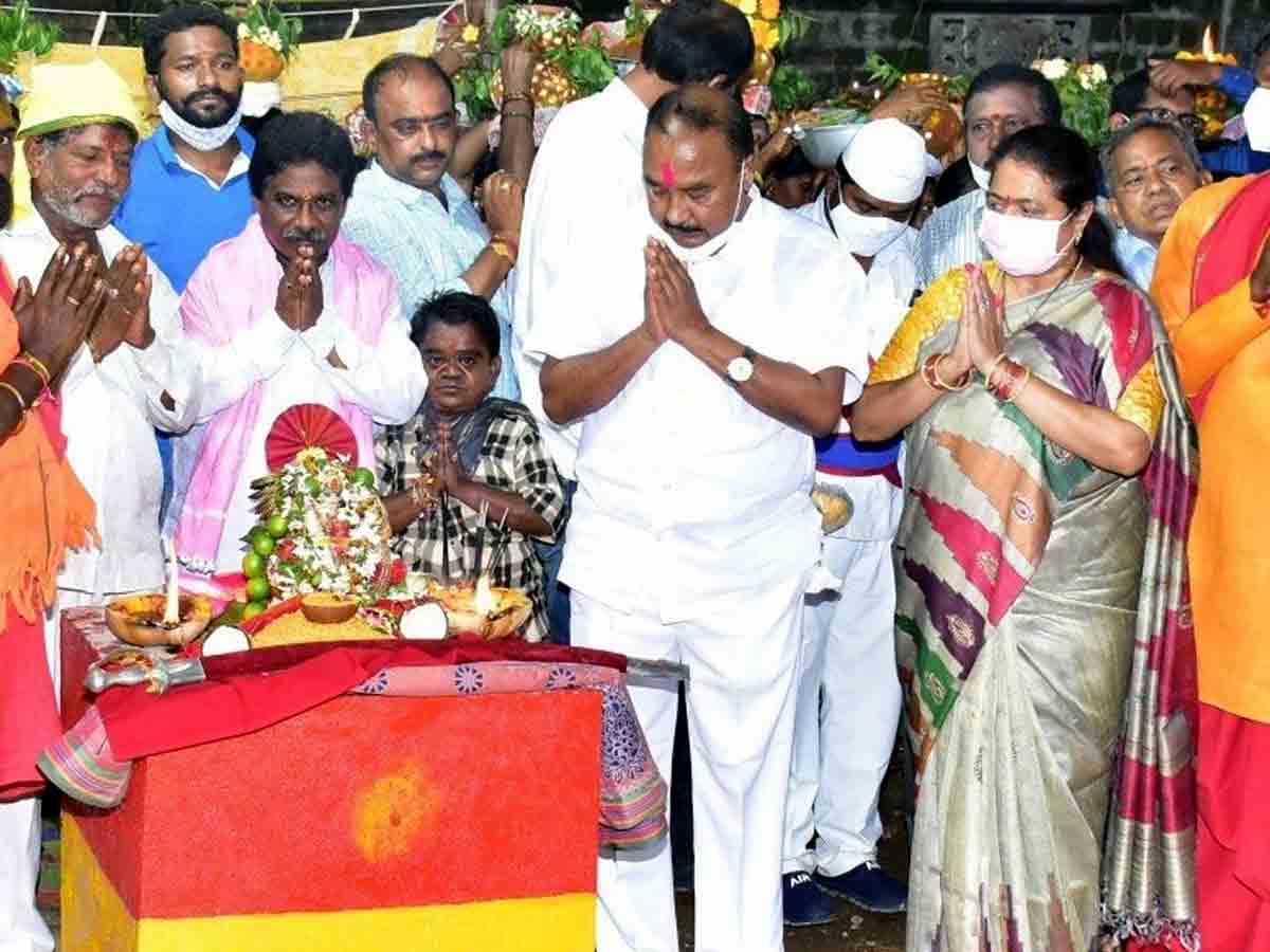 Warangal : ఘనంగా పెద్దమ్మతల్లికి బోనాలు