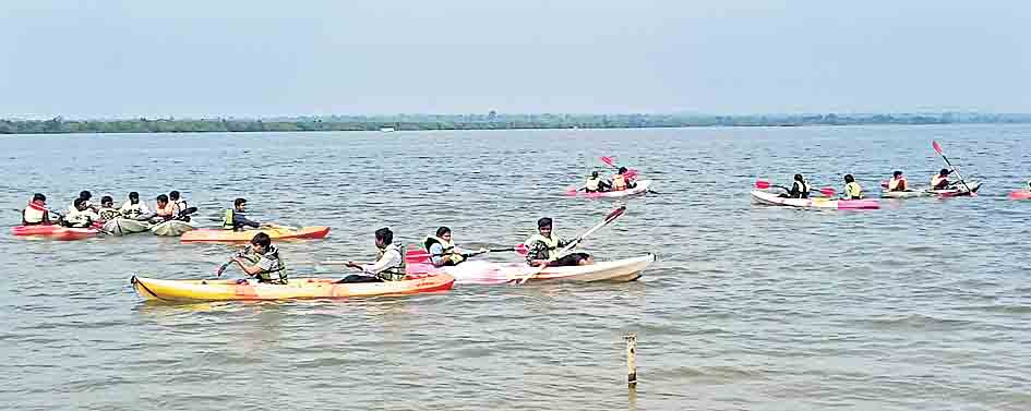 సండే సందడి