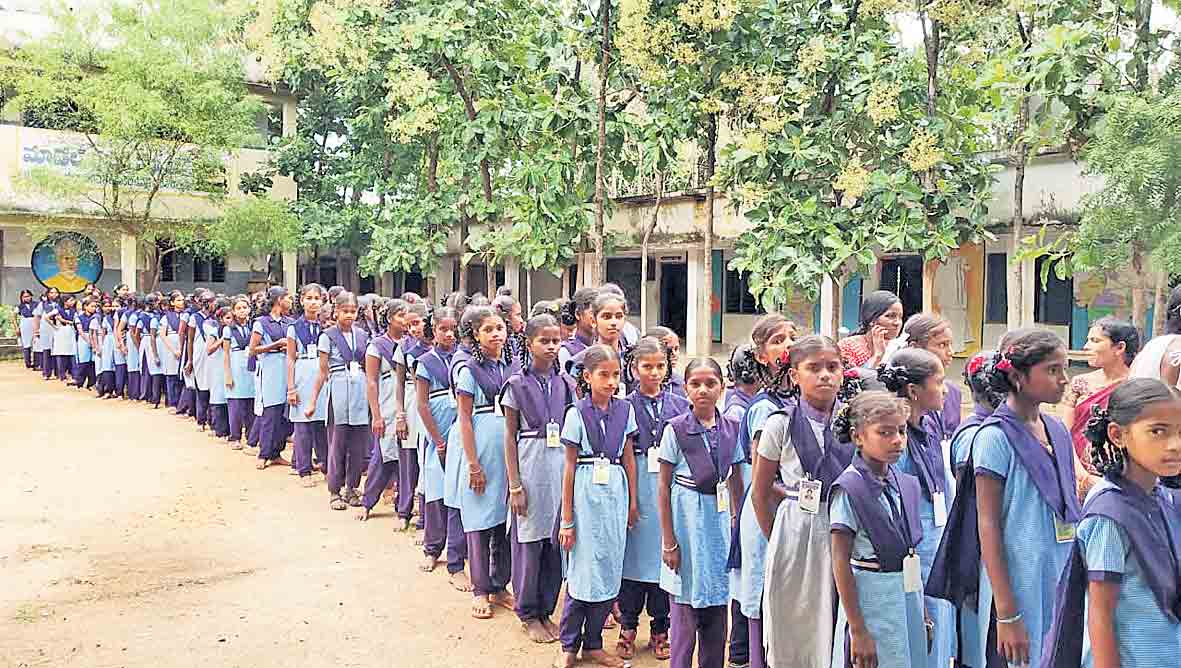 ప్రకృతి ఒడి.. కులకచర్ల బడి