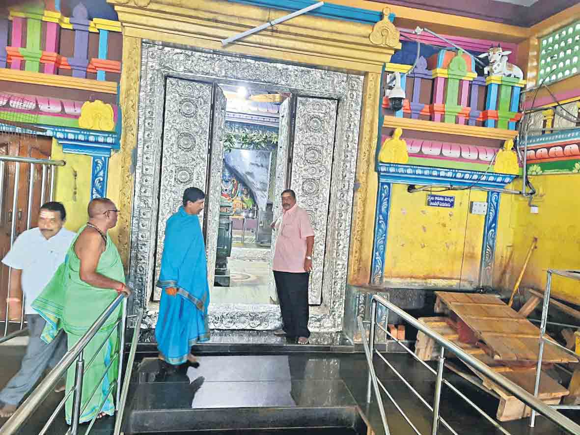 కొమురవెల్లి కొత్త కాంతులు