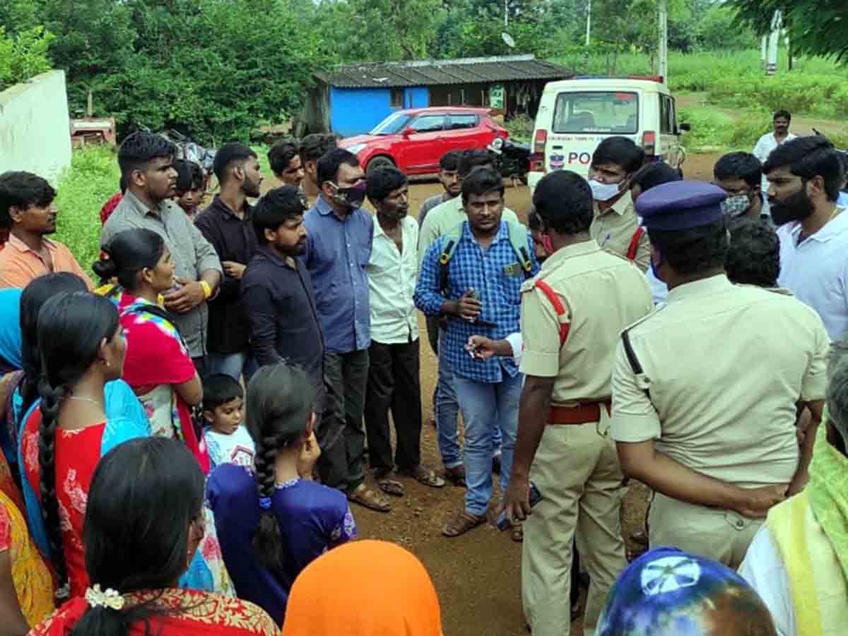 Crime : ఆటో ఢీకొని బాలుడికి తీవ్ర గాయాలు.. న్యాయం చేయలంటూ కుటుంబ సభ్యుల ధర్నా