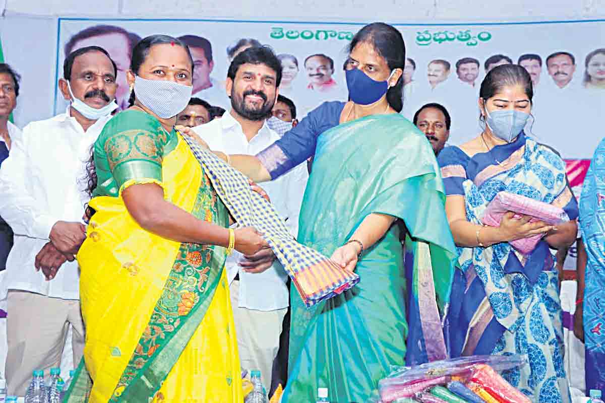 సారె అదిరె.. ఆడపడుచు మురిసె..