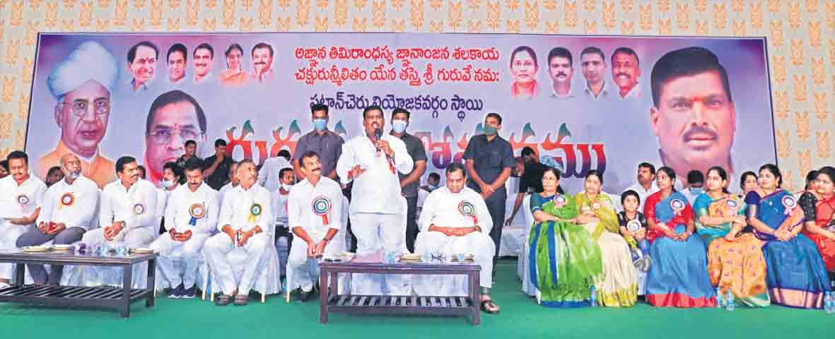 సమాజాభివృద్ధిలో గురువుల పాత్ర కీలకం