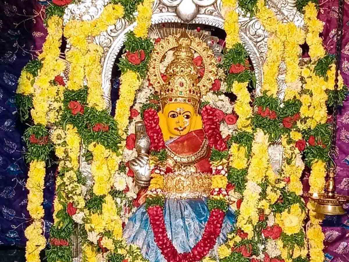 Kaleshwaram : శైలపుత్రి అలంకరణలో దుర్గాదేవి అమ్మవారు