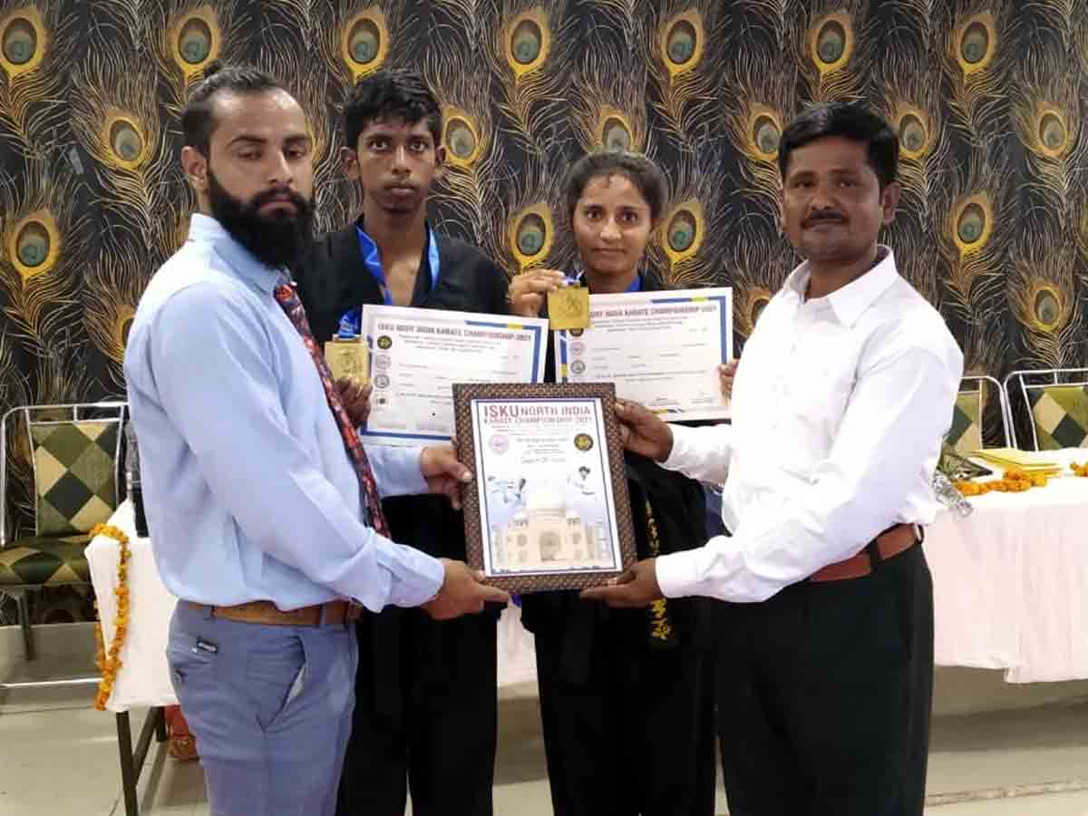 Palakurthi : జాతీయ స్థాయి కరాటే పోటీల్లో.. బంగారు పథకాలు