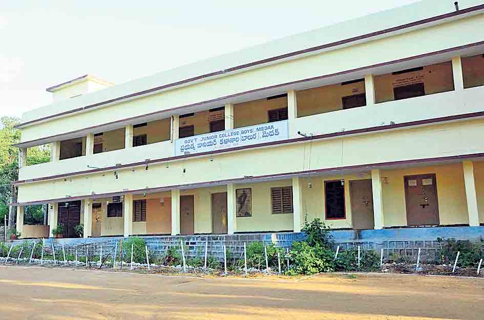 అతిథి అధ్యాపకులు వస్తున్నారు..