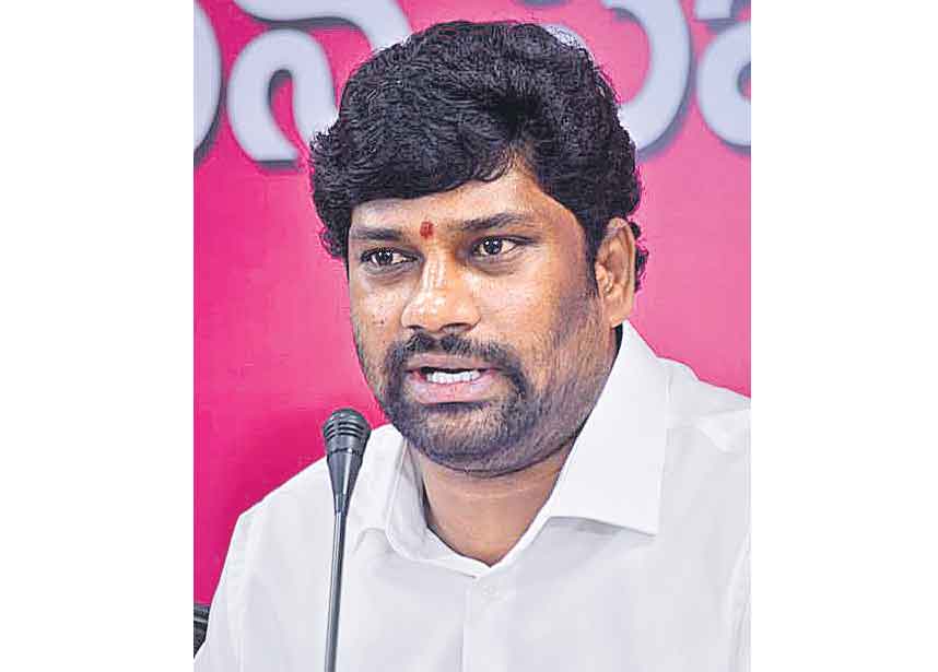 ప్రజలను తప్పుదోవ పట్టించేందుకే ఈటల రాజీనామా