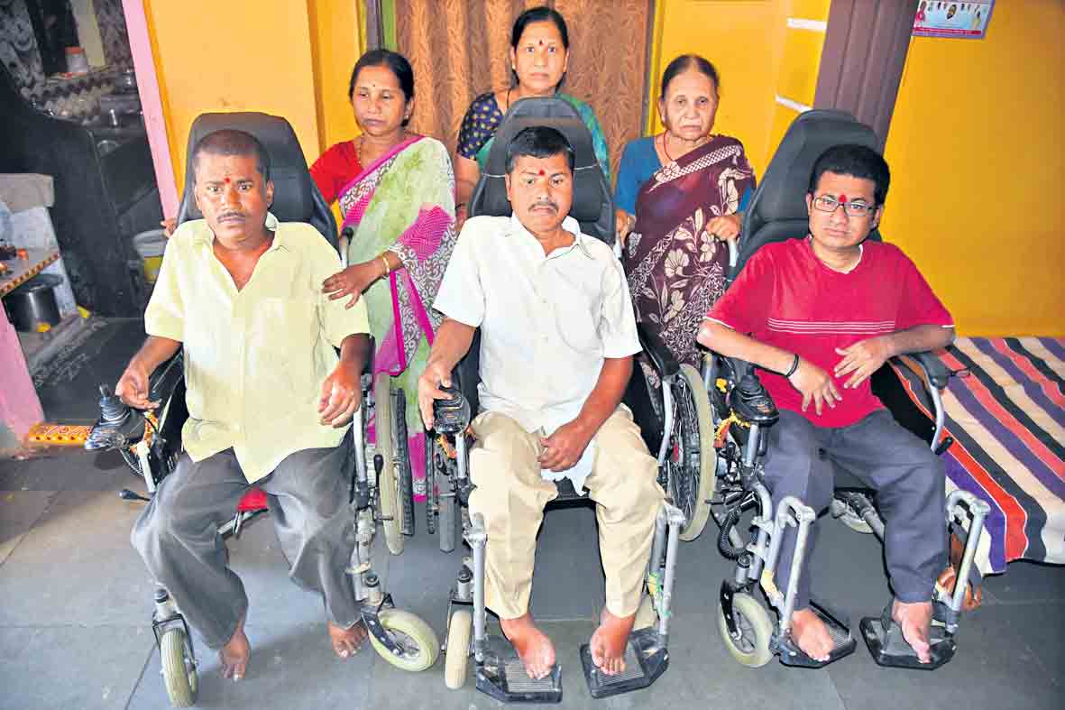 ఒకే కుటుంబానికి 13,080 పింఛన్‌